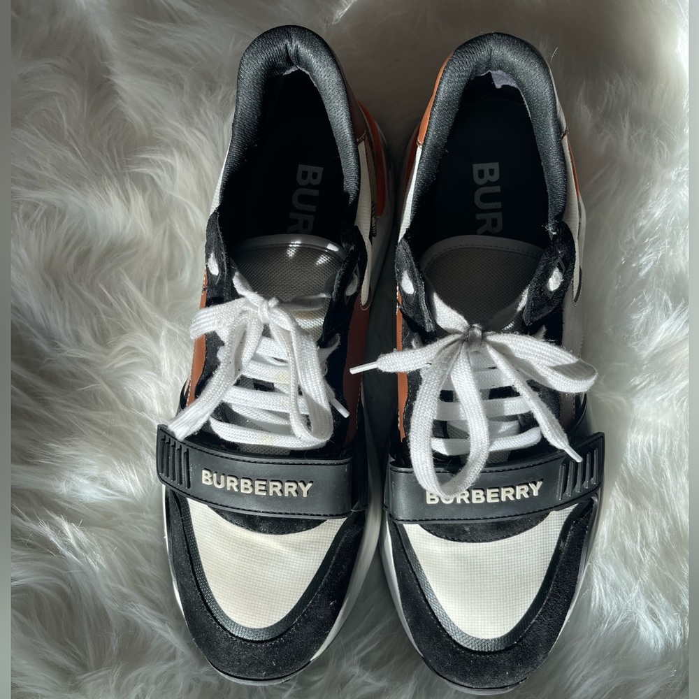 Authentic Burberry Ramsey Archive Beige/Black Vintage Check Sneakers - Picture 4 of 7